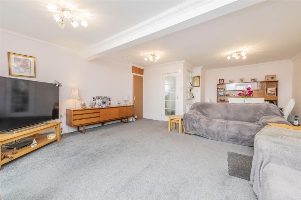 Images for Queensway, Burton Latimer EAID:oscarjamesapi BID:3