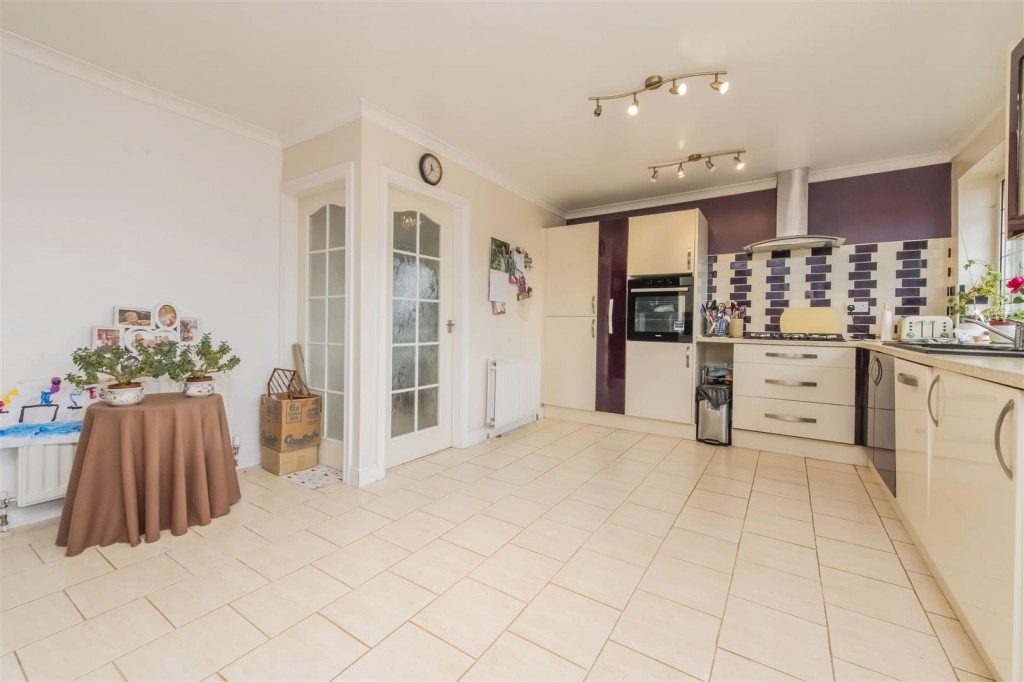 Images for Queensway, Burton Latimer EAID:oscarjamesapi BID:3
