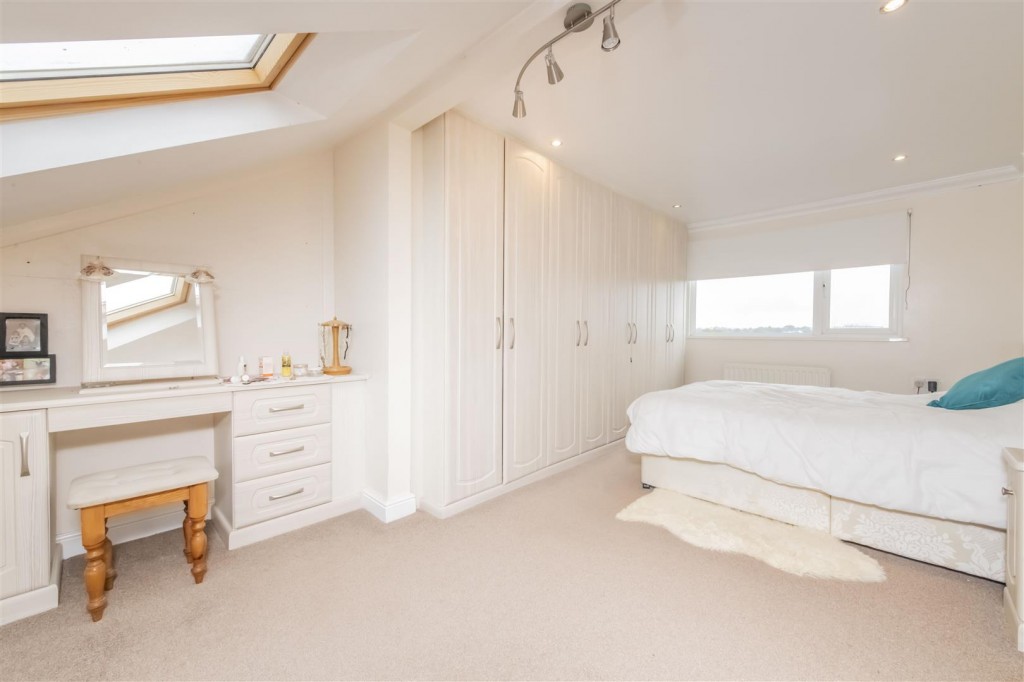 Images for Queensway, Burton Latimer EAID:oscarjamesapi BID:3