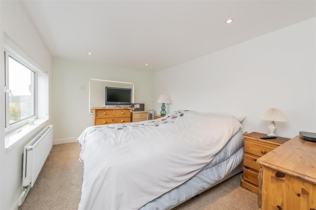 Images for Queensway, Burton Latimer EAID:oscarjamesapi BID:3