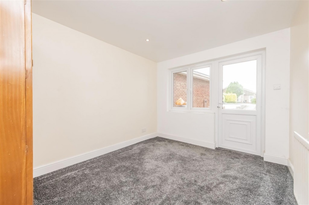 Images for Queensway, Burton Latimer EAID:oscarjamesapi BID:3