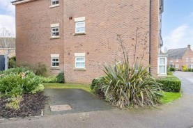 Images for Fieldfare Close, Corby