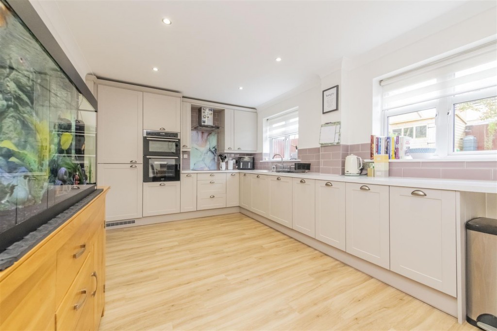 Images for Cotswold Drive, Wellingborough EAID:oscarjamesapi BID:6
