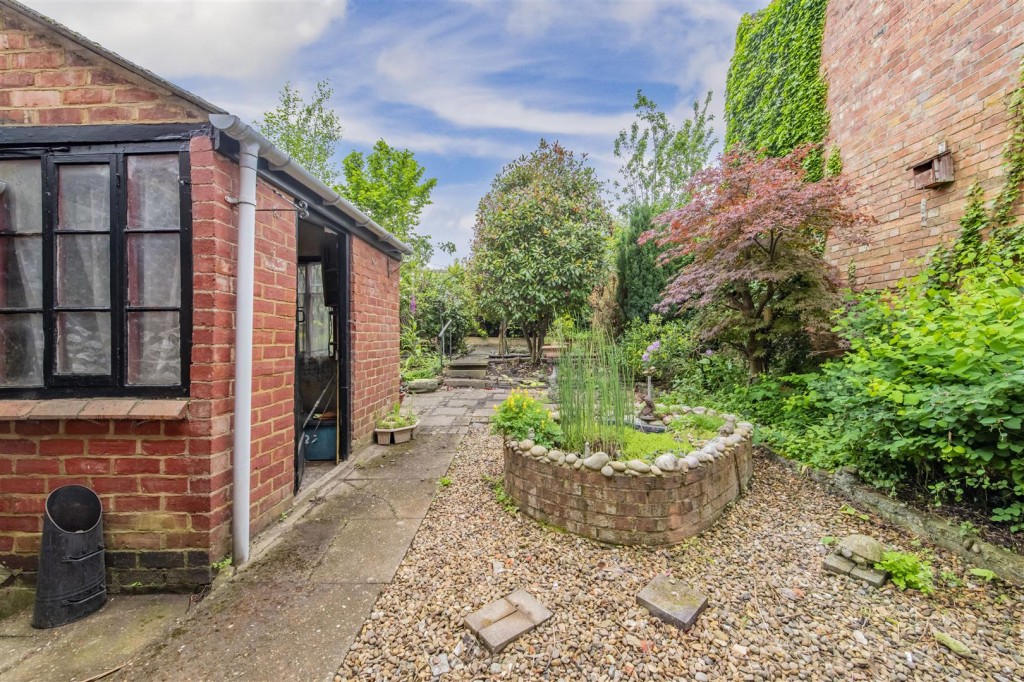 Images for Cross Street, Kettering EAID:oscarjamesapi BID:2