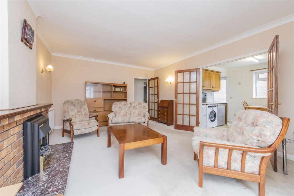 Images for Queensway, Burton Latimer EAID:oscarjamesapi BID:3