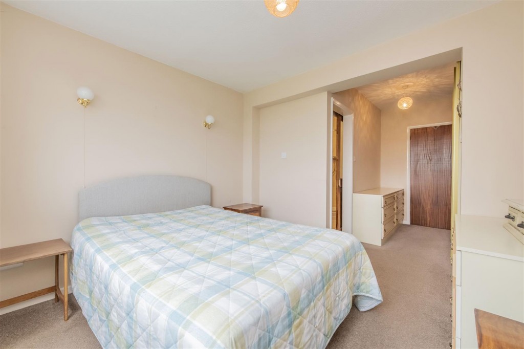 Images for Queensway, Burton Latimer EAID:oscarjamesapi BID:3