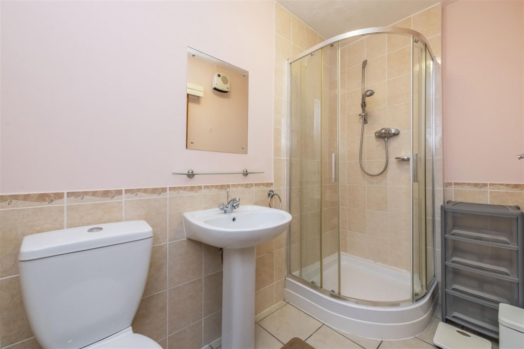 Images for Queensway, Burton Latimer EAID:oscarjamesapi BID:3