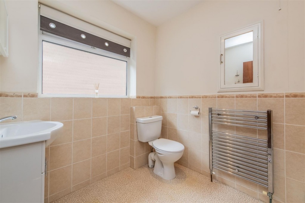 Images for Queensway, Burton Latimer EAID:oscarjamesapi BID:3