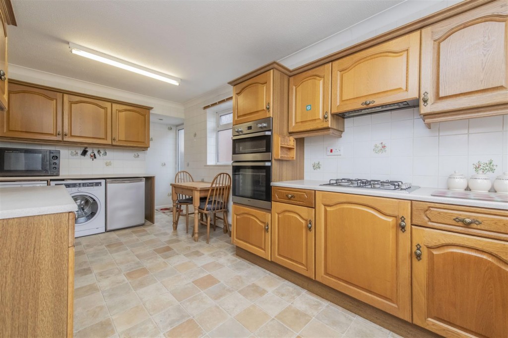 Images for Queensway, Burton Latimer EAID:oscarjamesapi BID:3