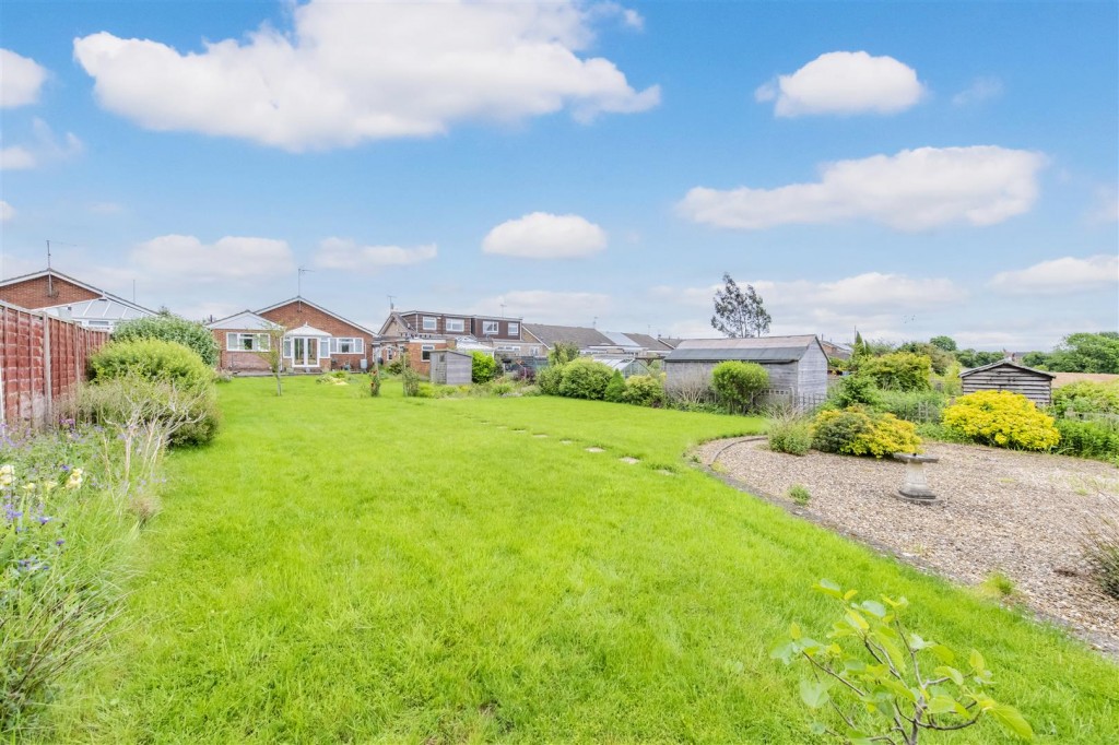 Images for Queensway, Burton Latimer EAID:oscarjamesapi BID:3