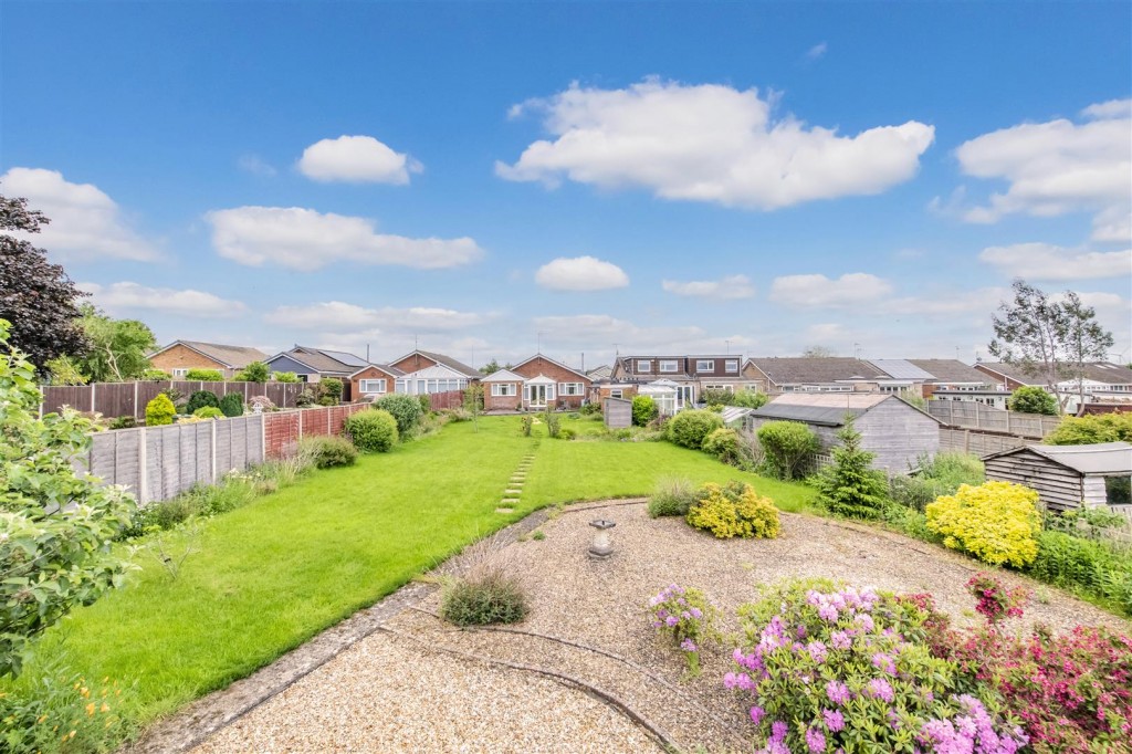 Images for Queensway, Burton Latimer EAID:oscarjamesapi BID:3