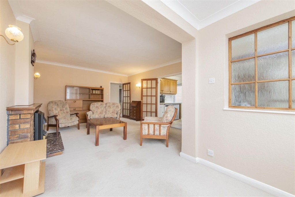 Images for Queensway, Burton Latimer EAID:oscarjamesapi BID:3