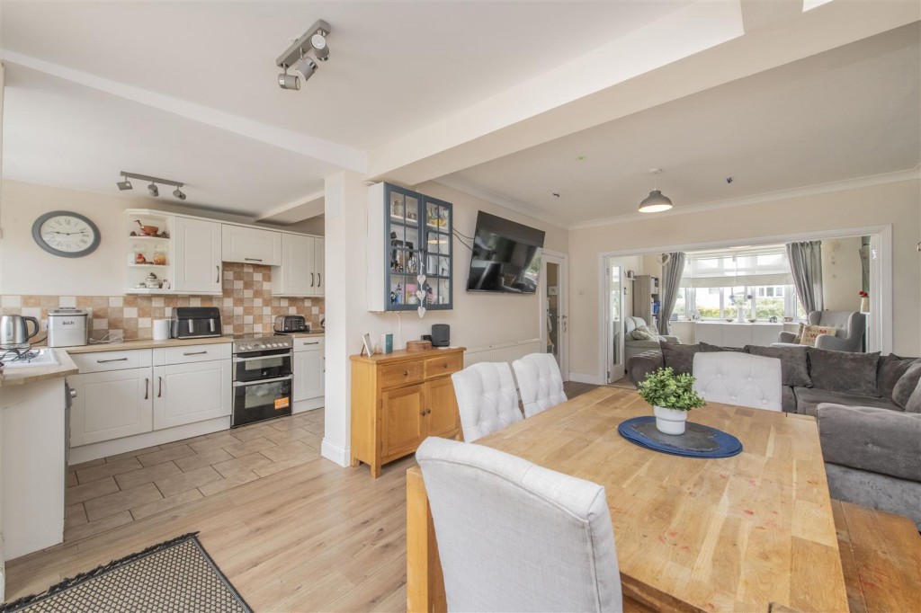 Images for Finedon Road, Burton Latimer EAID:oscarjamesapi BID:3
