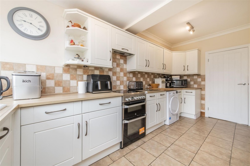 Images for Finedon Road, Burton Latimer EAID:oscarjamesapi BID:3