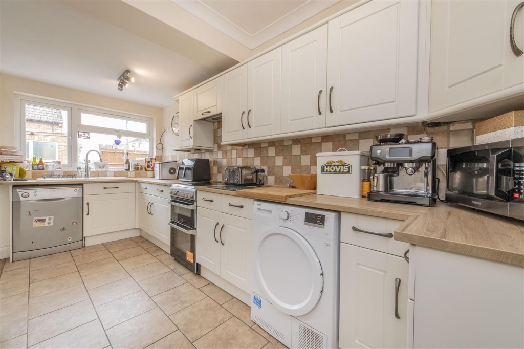 Images for Finedon Road, Burton Latimer EAID:oscarjamesapi BID:3