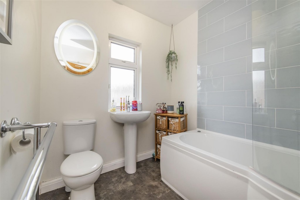 Images for Finedon Road, Burton Latimer EAID:oscarjamesapi BID:3