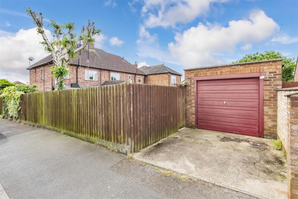 Images for Finedon Road, Burton Latimer EAID:oscarjamesapi BID:3