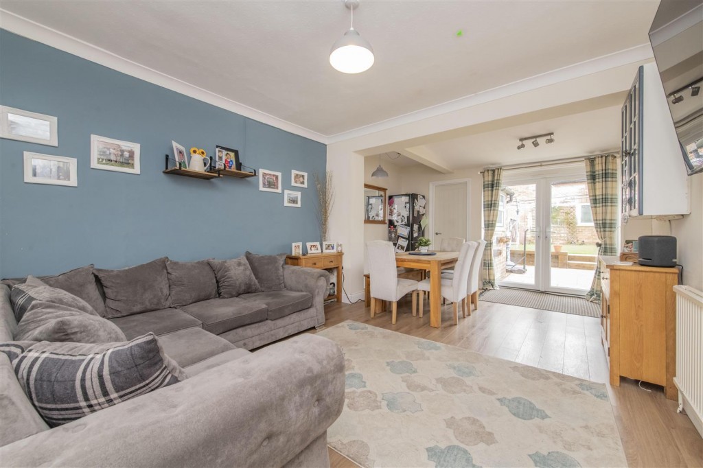 Images for Finedon Road, Burton Latimer EAID:oscarjamesapi BID:3