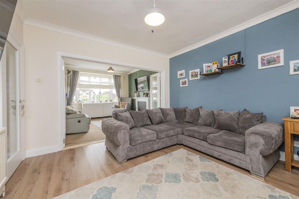 Images for Finedon Road, Burton Latimer EAID:oscarjamesapi BID:3
