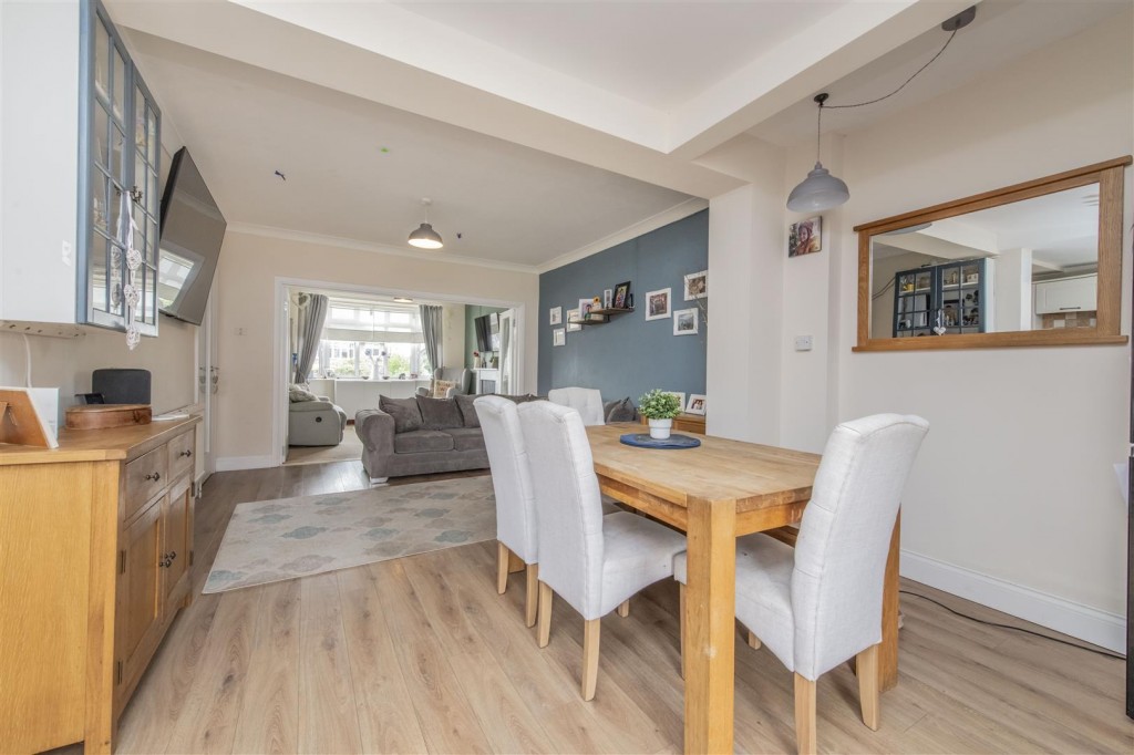 Images for Finedon Road, Burton Latimer EAID:oscarjamesapi BID:3