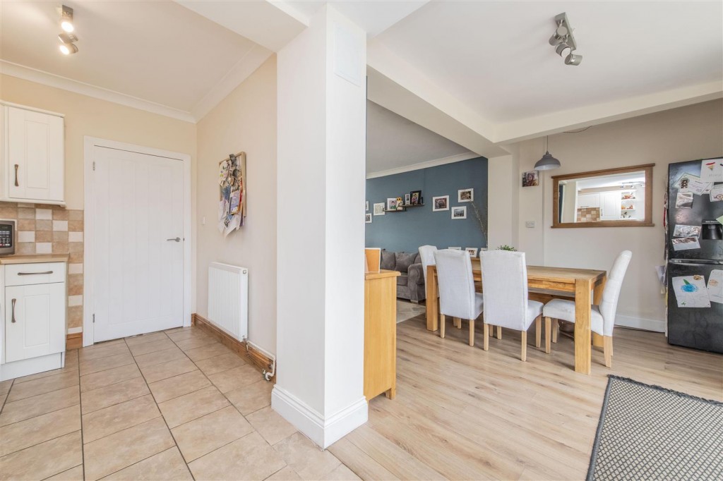 Images for Finedon Road, Burton Latimer EAID:oscarjamesapi BID:3