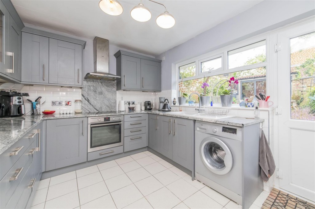Images for Regent Street, Finedon EAID:oscarjamesapi BID:3