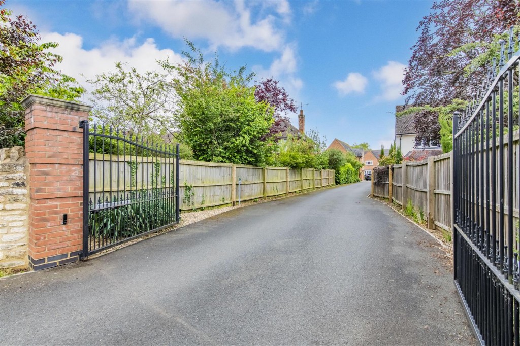 Images for Birley Close, Barton Seagrave EAID:oscarjamesapi BID:3
