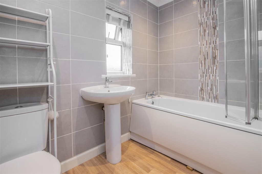 Images for Byron Road, Kettering EAID:oscarjamesapi BID:2