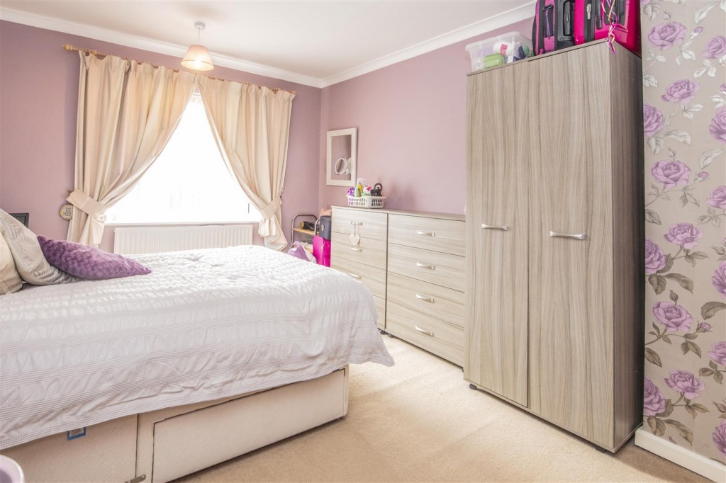 Images for Dryden Street, Raunds EAID:oscarjamesapi BID:3
