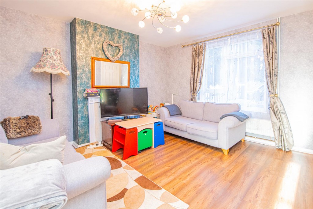 Images for Laburnum Crescent, Kettering EAID:oscarjamesapi BID:2