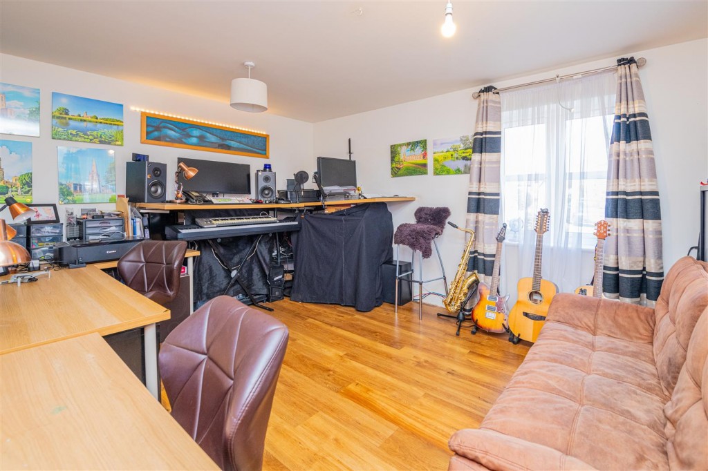 Images for Kingfisher Way, Burton Latimer EAID:oscarjamesapi BID:3