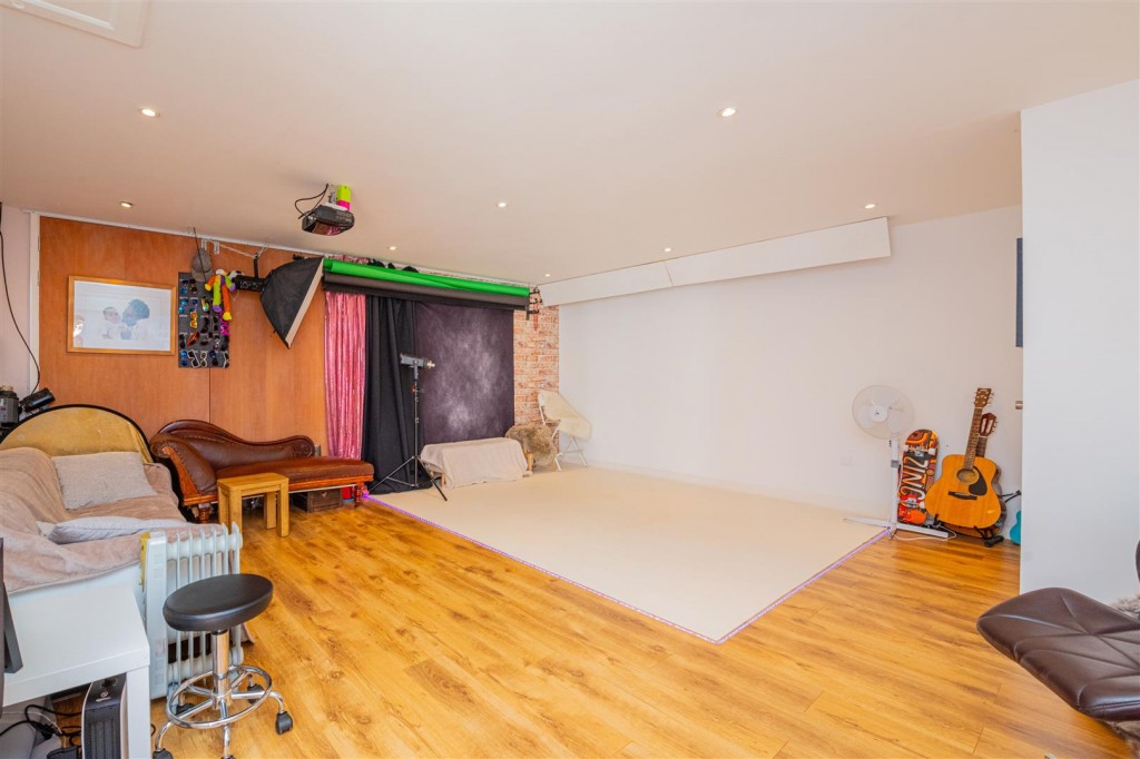 Images for Kingfisher Way, Burton Latimer EAID:oscarjamesapi BID:3