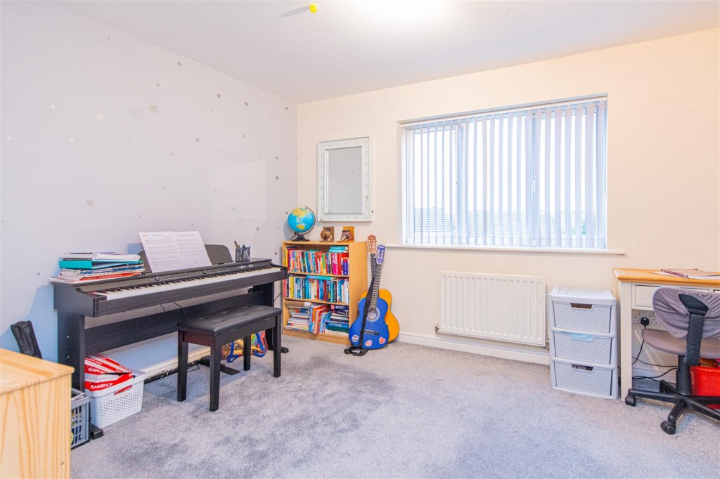 Images for Chatsworth Road, Corby EAID:oscarjamesapi BID:4