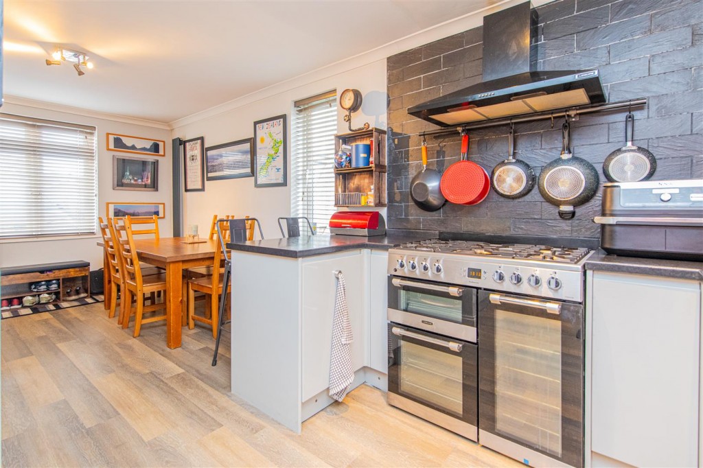 Images for East Avenue, Corby EAID:oscarjamesapi BID:4