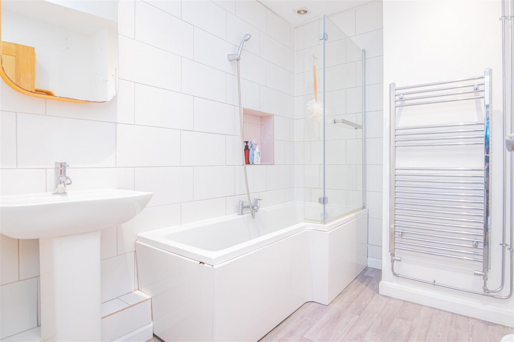 Images for Grosvenor Road, Barton Seagrave EAID:oscarjamesapi BID:3