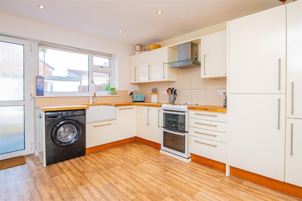 Images for Grosvenor Road, Barton Seagrave EAID:oscarjamesapi BID:3