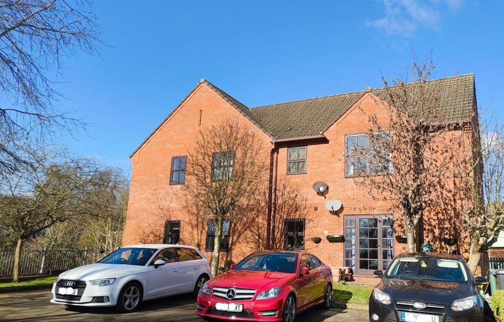 Images for High Street, Weedon EAID:oscarjamesapi BID:2