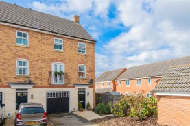 Images for Fieldfare Close, Corby