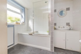 Images for Deeneside, Weldon, Corby
