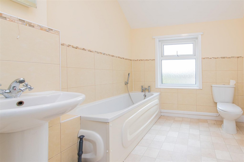 Images for Nichols Street, Desborough EAID:oscarjamesapi BID:2