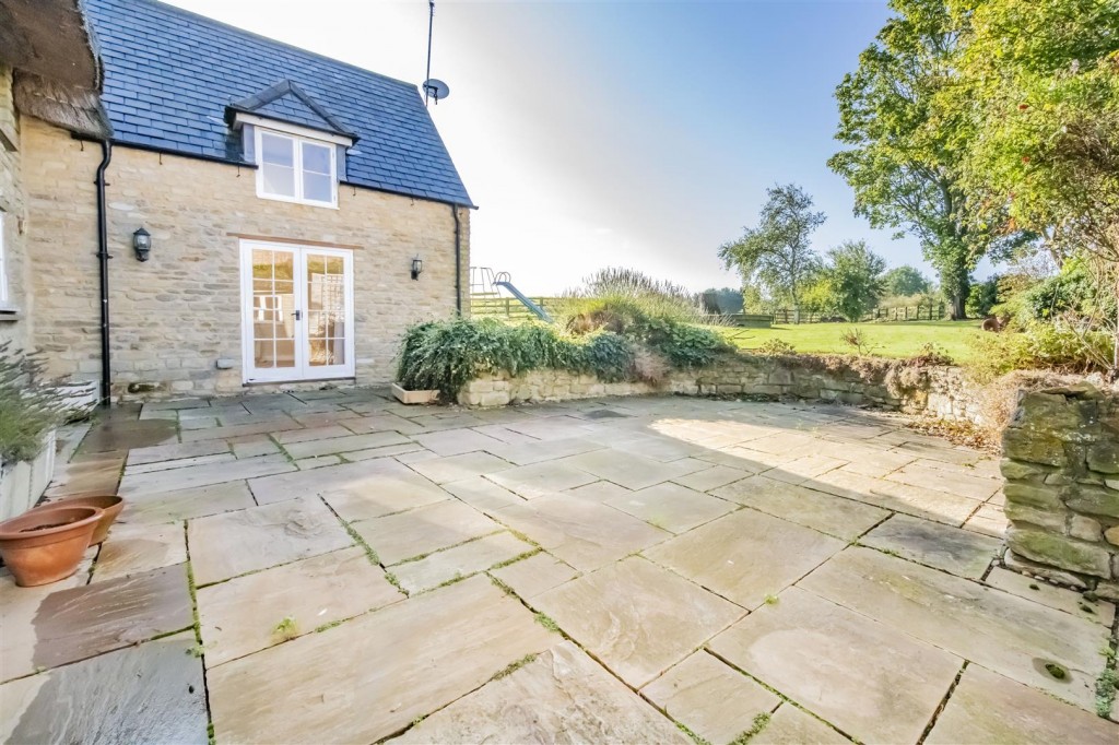 Images for High Street, Titchmarsh EAID:oscarjamesapi BID:2
