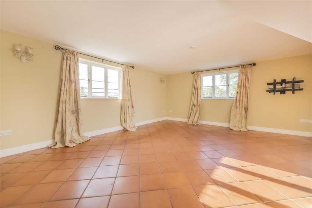 Images for High Street, Titchmarsh EAID:oscarjamesapi BID:2