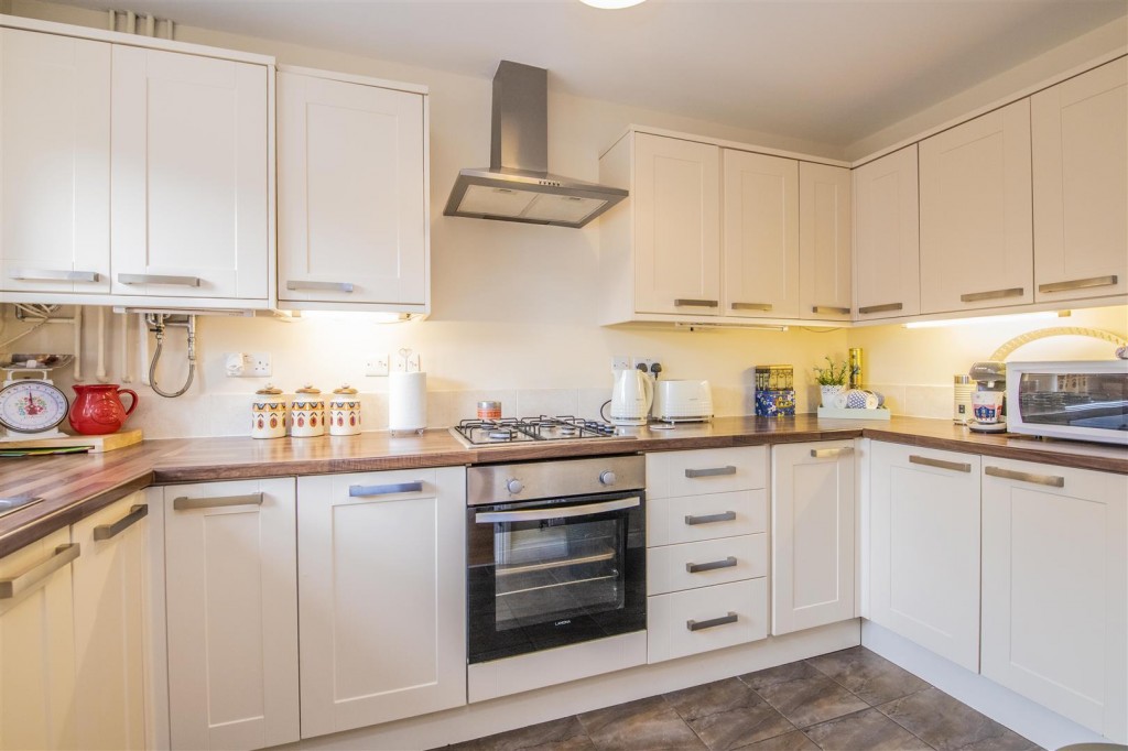 Images for High Street, Burton Latimer EAID:oscarjamesapi BID:3