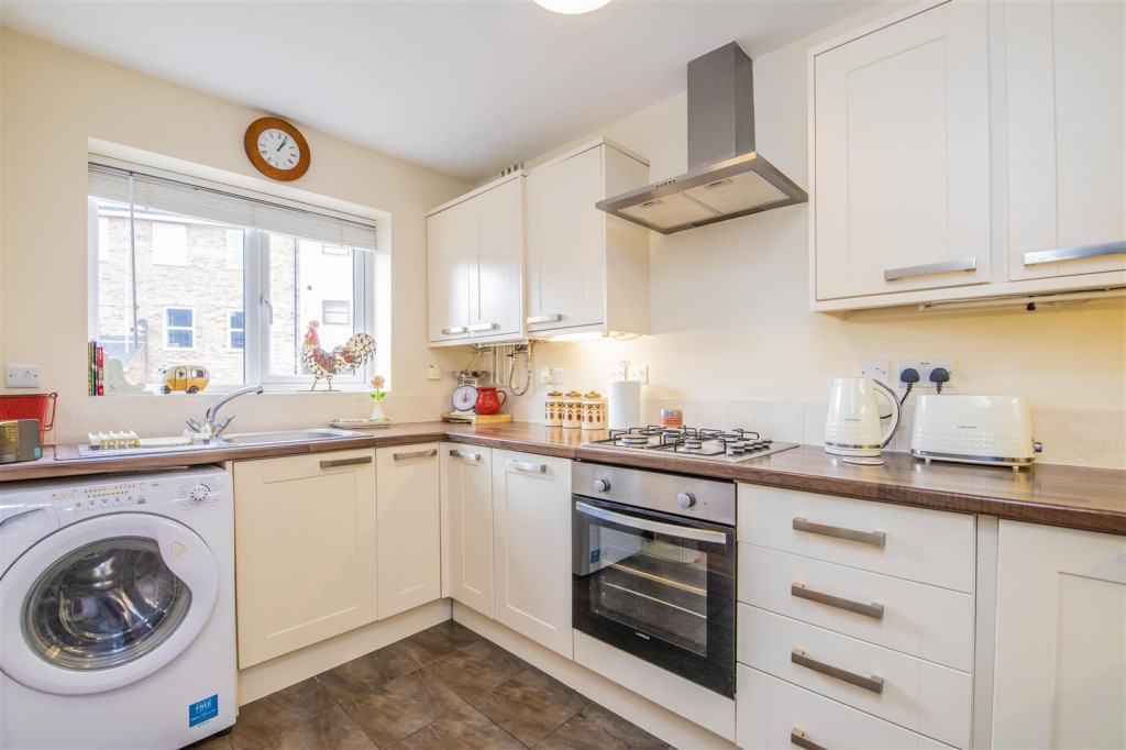 Images for High Street, Burton Latimer EAID:oscarjamesapi BID:3