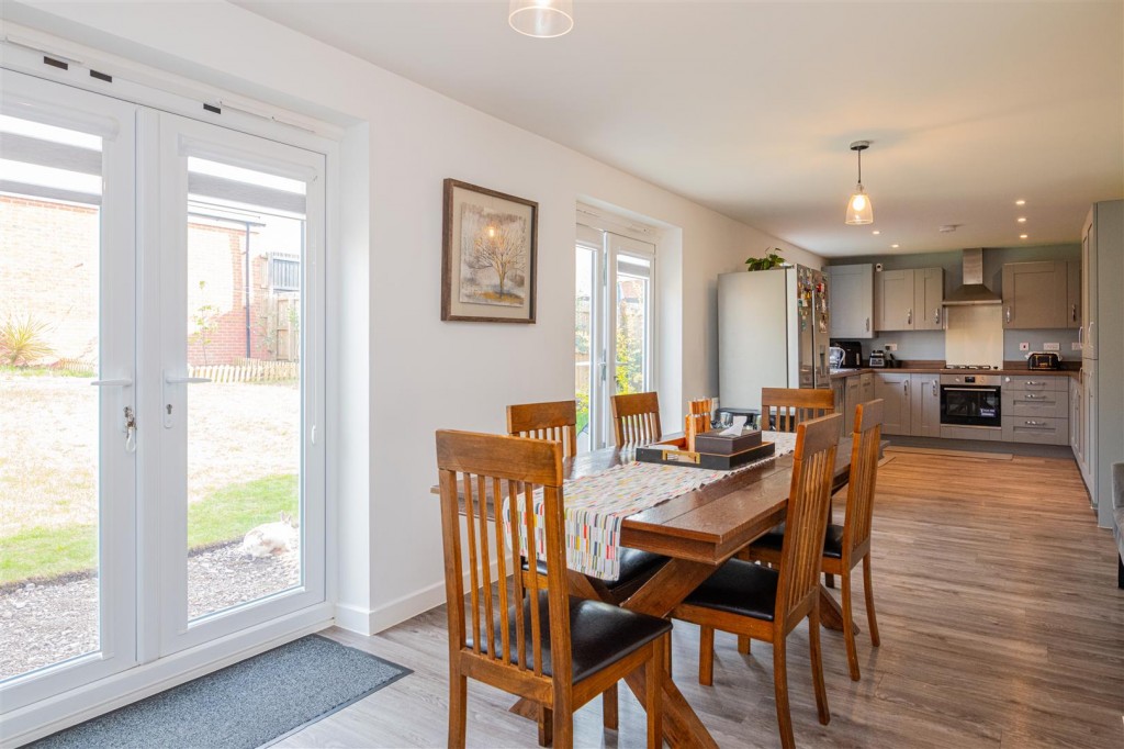 Images for Simpson Close, Weldon EAID:oscarjamesapi BID:4