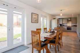 Images for Simpson Close, Weldon