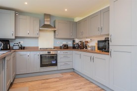 Images for Simpson Close, Weldon