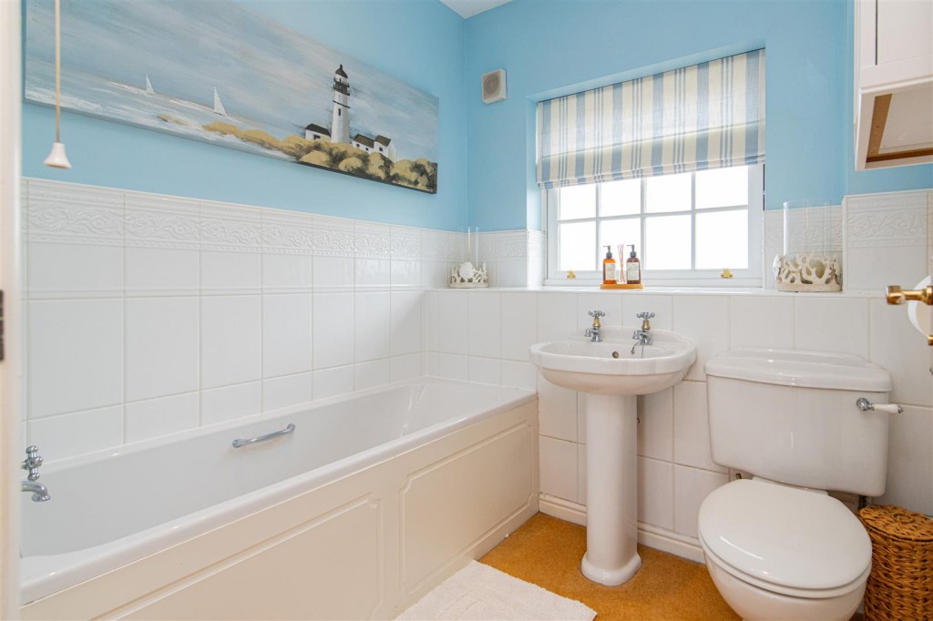 Images for Hall Close, Naseby, Northampton EAID:oscarjamesapi BID:5