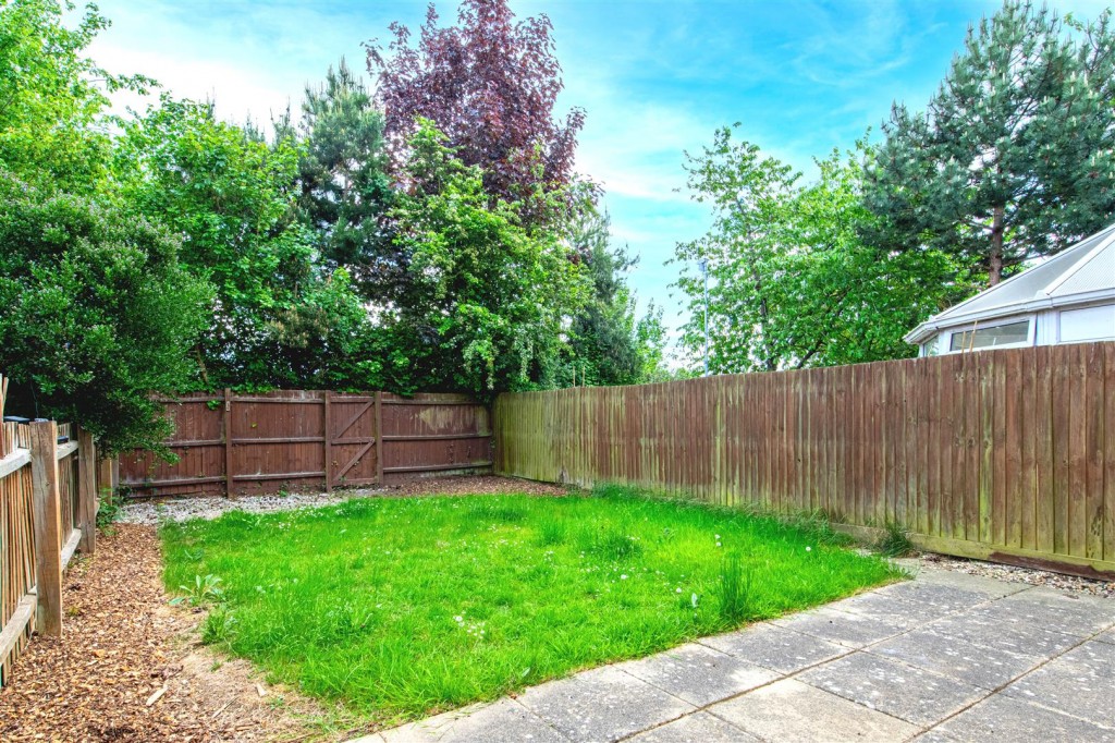 Images for Bede Close, Higham Ferrers EAID:oscarjamesapi BID:8