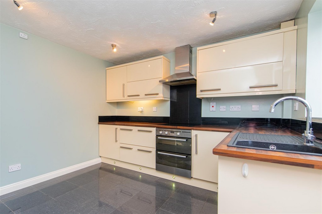Images for Bede Close, Higham Ferrers EAID:oscarjamesapi BID:8